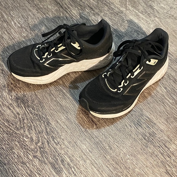 New Balance Black and White Athletic Sneakers - Picture 1 of 4